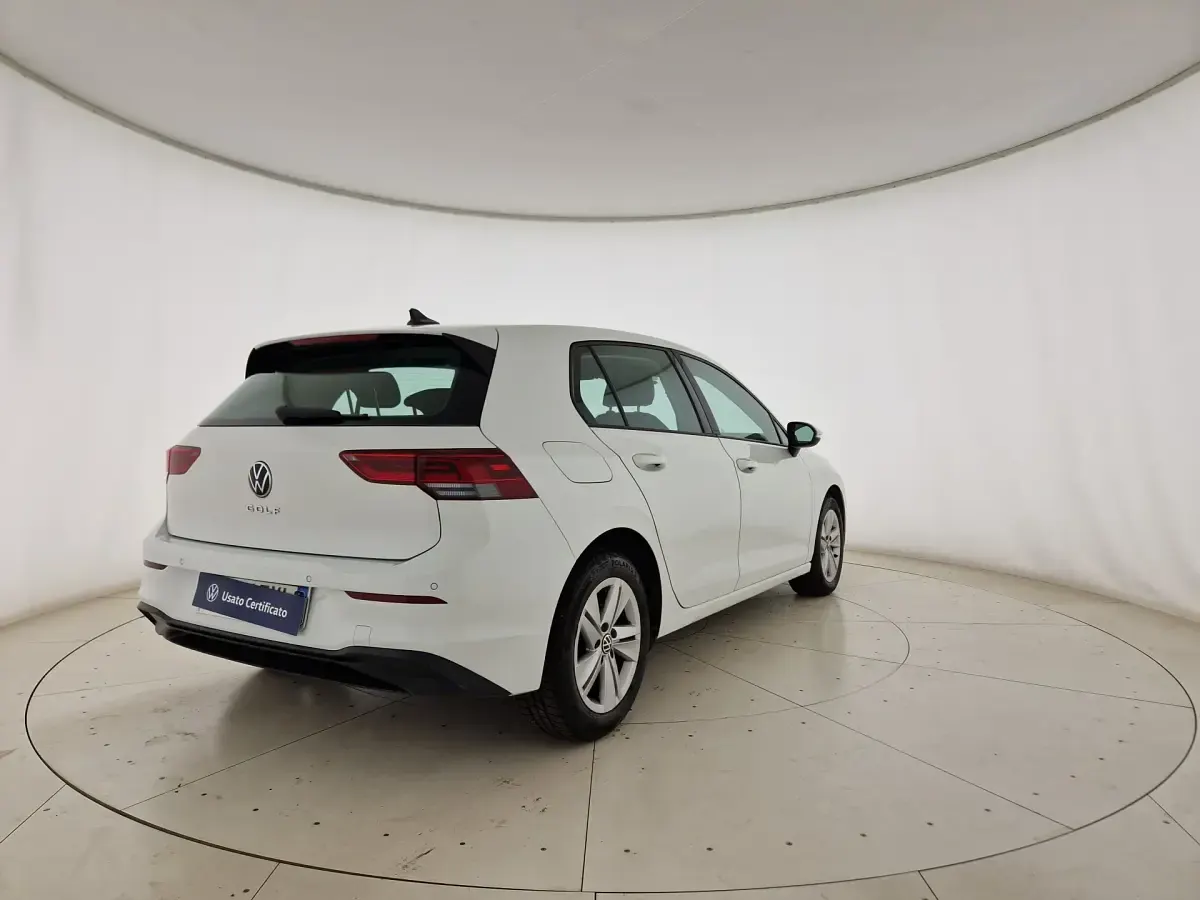 Usata VW Golf VIII Life 115 CV (84 kW) 2023 Pure white Berlina