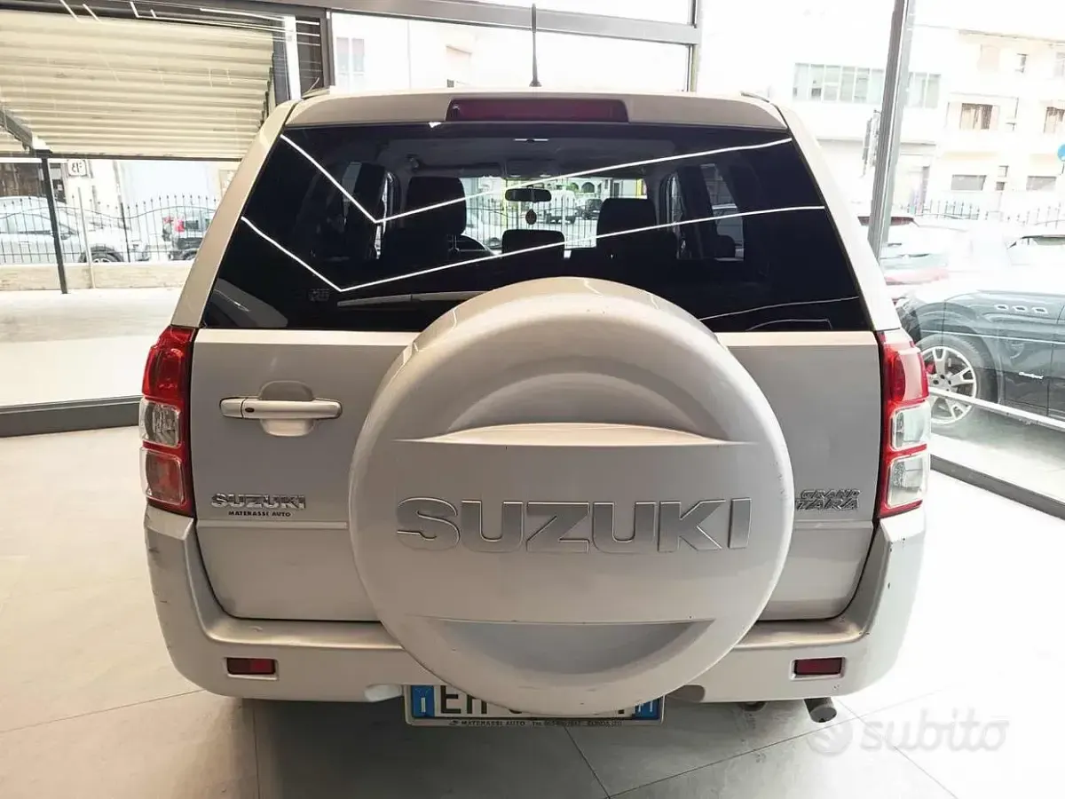 Usata Suzuki Grand Vitara 129 CV (94 kW) 2011 Grigio SUV