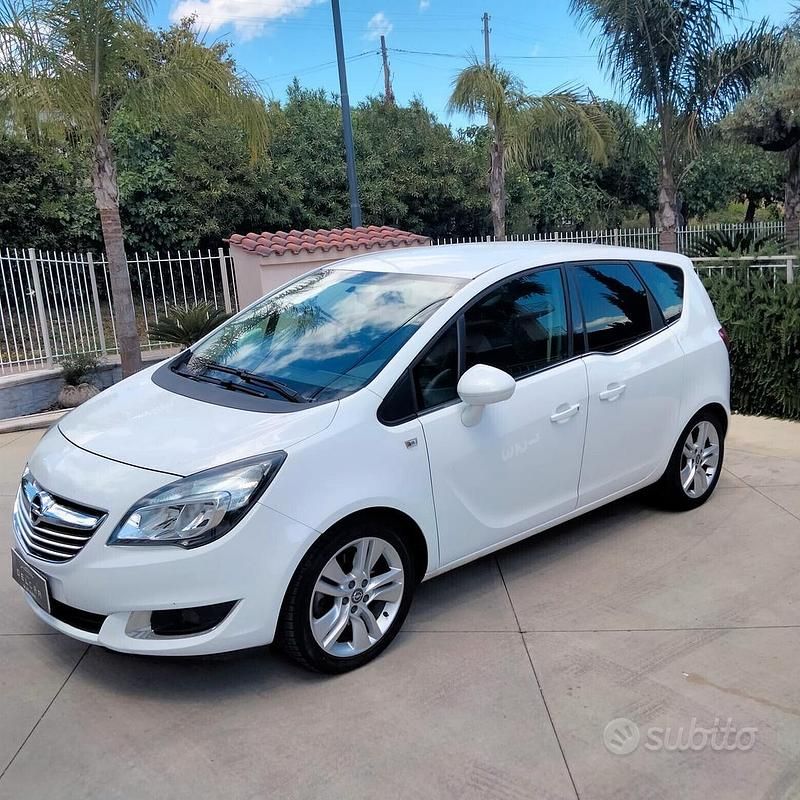 Bianco Usata 2015 Opel Meriva Design Edition Monovolume | 6700 € (Cara) - Immagine 1/4