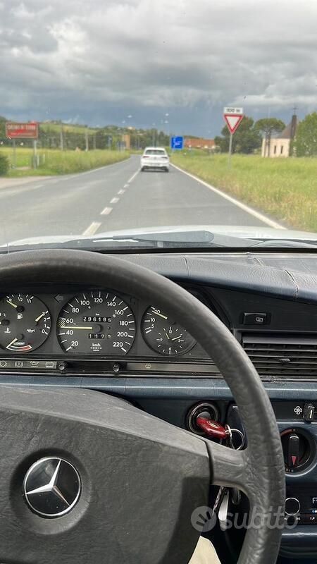 Usata Mercedes 190 122 CV (89 kW) 1988 Bianco Berlina