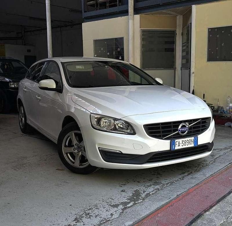 Usata Volvo V60 Summum 150 CV (110 kW) 2015 Station wagon