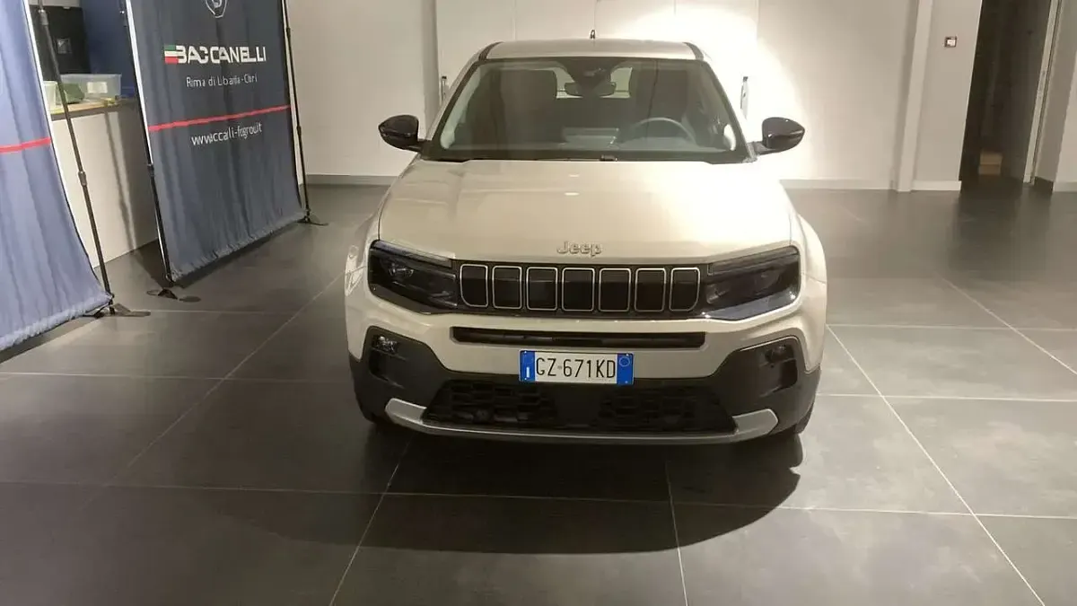 Usata Jeep Avenger EV Summit 114 kW (156 CV) 2025 Beige SUV