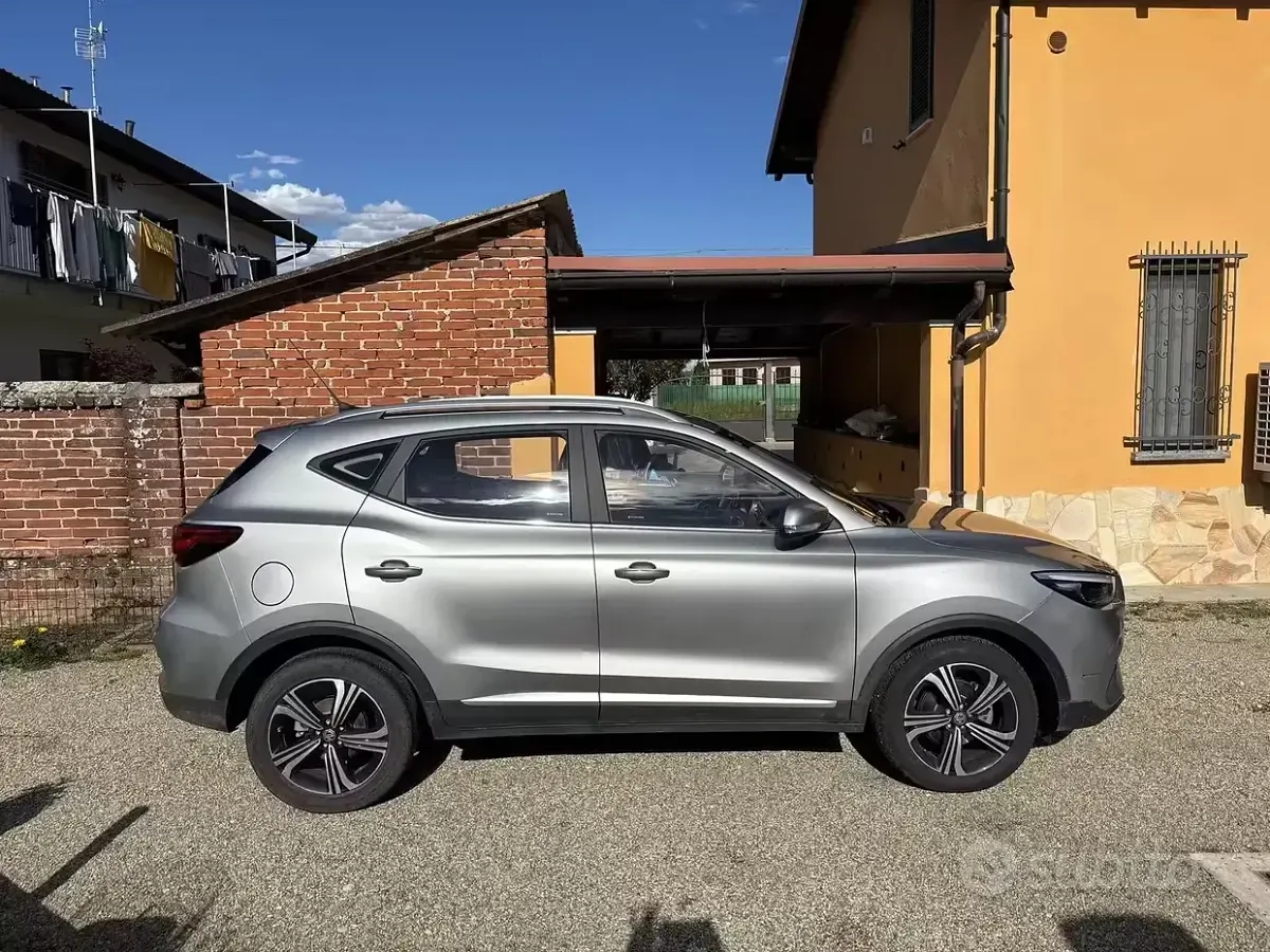 Usata MG ZS Comfort 106 CV (77 kW) 2024 Grigio SUV