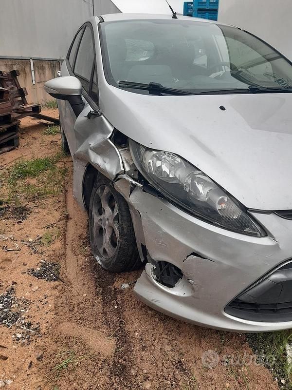 Usata Ford Fiesta 71 CV (52 kW) 2012 Berlina
