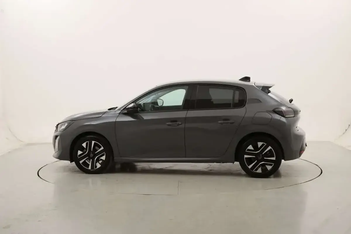 Usata Peugeot 208 Allure 101 CV (74 kW) 2025 Grigio Utilitaria
