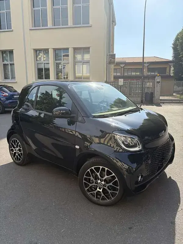Usata Smart ForTwo Coupé Prime 41 kW (56 CV) 2023 Nero Utilitaria