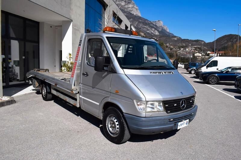 Argento Usata 2005 Mercedes Sprinter Furgone | 10.000 € (Cara) - Immagine 1/4
