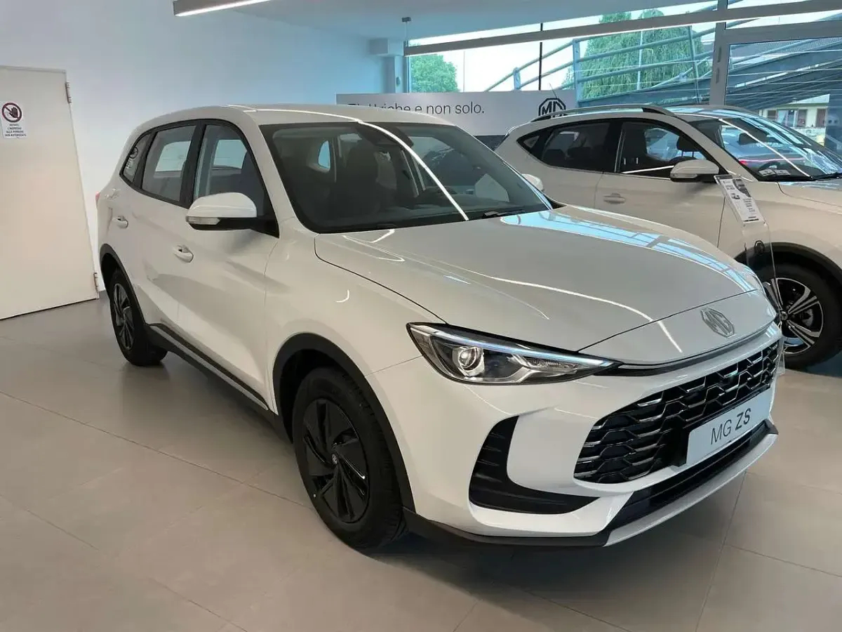 Nuova MG ZS 116 CV (85 kW) 2026 Dover white SUV