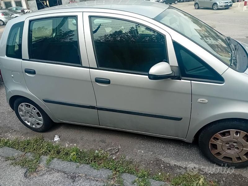 Usata Fiat Idea 95 CV (69 kW) 2010 Grigio Monovolume