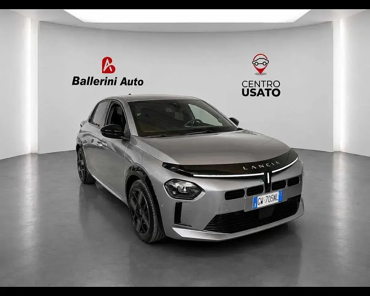 Usata Lancia Ypsilon 74 kW (101 CV) 2024 Utilitaria