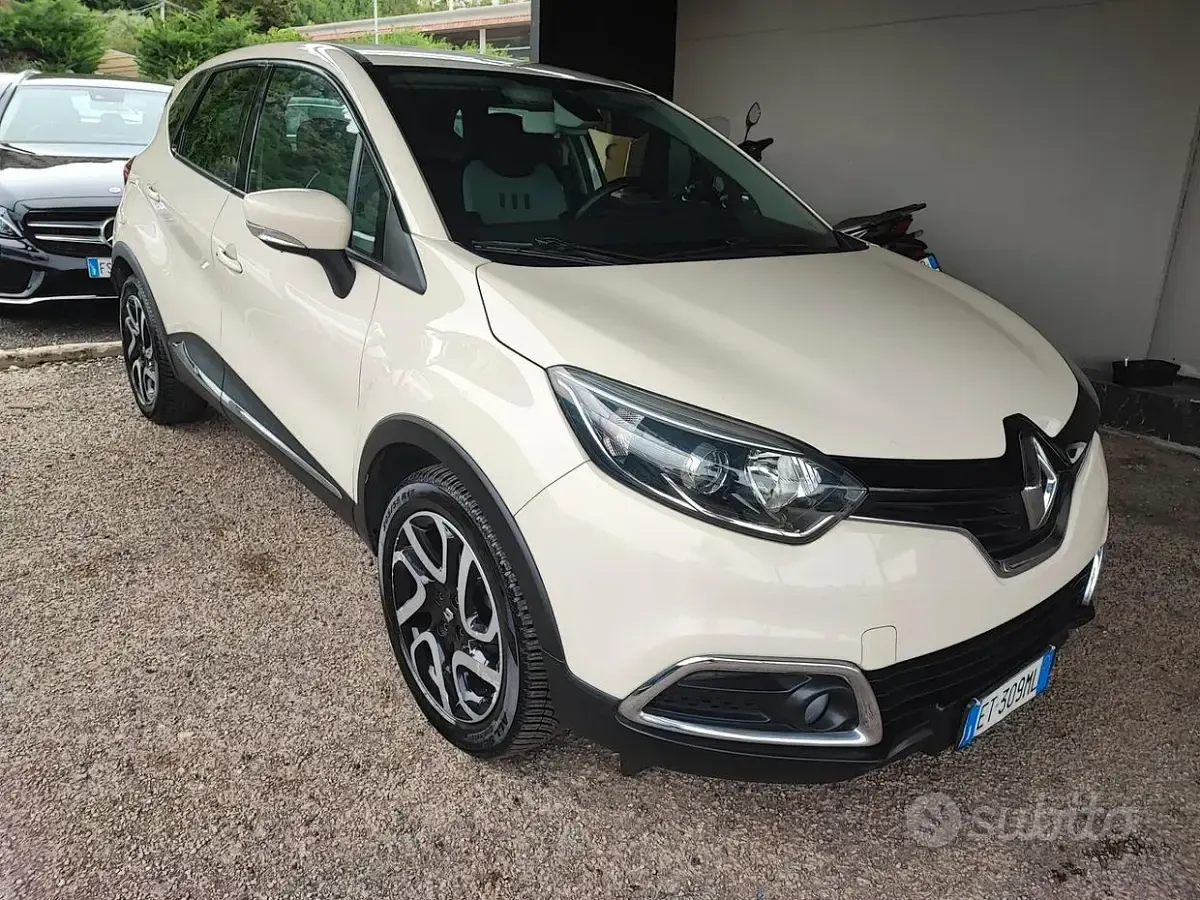 Usata Renault Captur Intens 90 CV (66 kW) 2015 Beige SUV