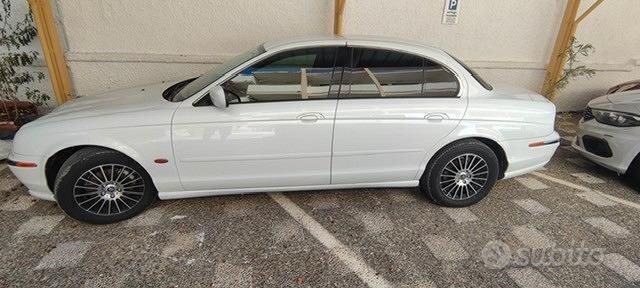 Usata Jaguar S-Type S 238 CV (175 kW) 1999 Bianco Berlina