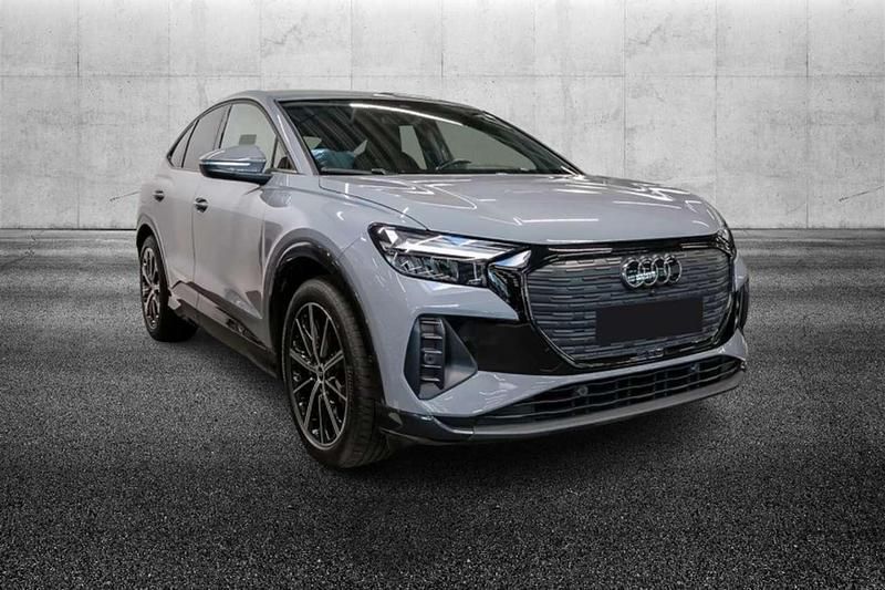 Usata Audi Q4 e-tron Comfort 69 kW (95 CV) 2023 Grigio pastello SUV