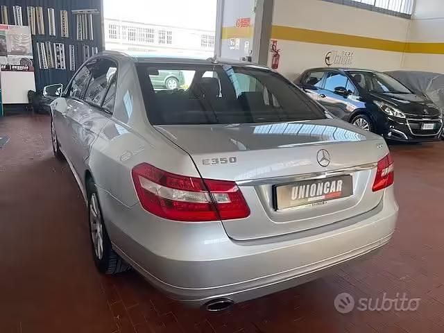 Usata Mercedes E200 Elegance 184 CV (135 kW) 2010 Grigio Berlina