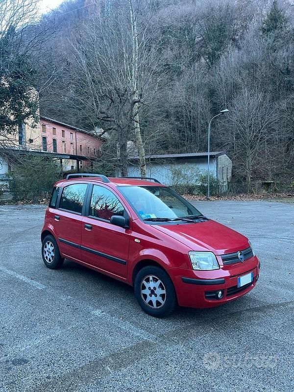 Rosso Usata 2004 Fiat Panda Dynamic Tre volumi | 2500 € (Buon prezzo) - Immagine 1/4