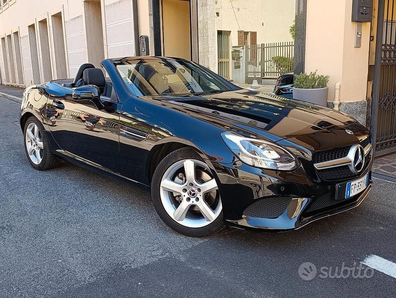 Usata Mercedes SLC180 156 CV (114 kW) 2018 Nero met Cabrio