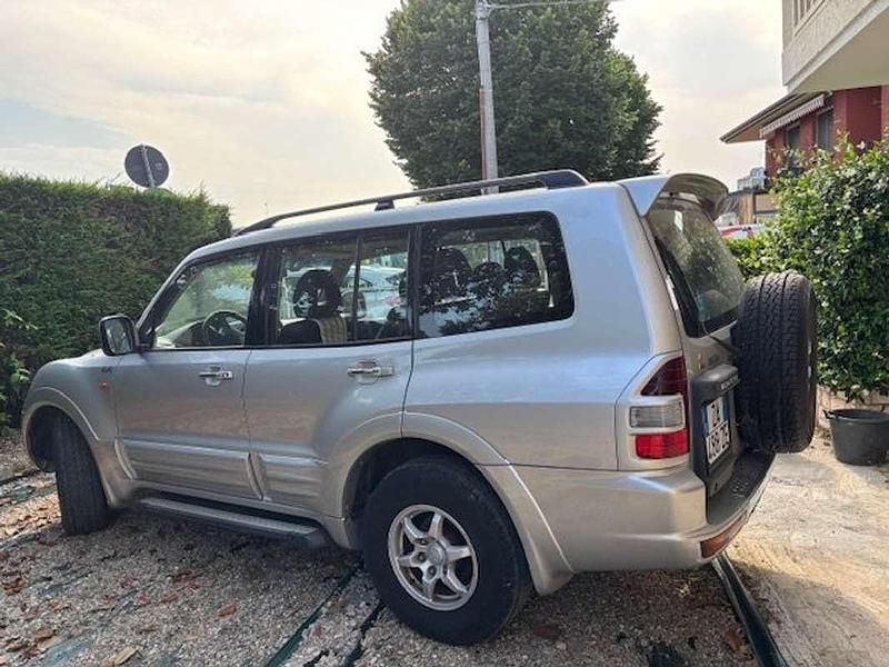Usata Mitsubishi Pajero 160 CV (117 kW) 2002 Grigio SUV