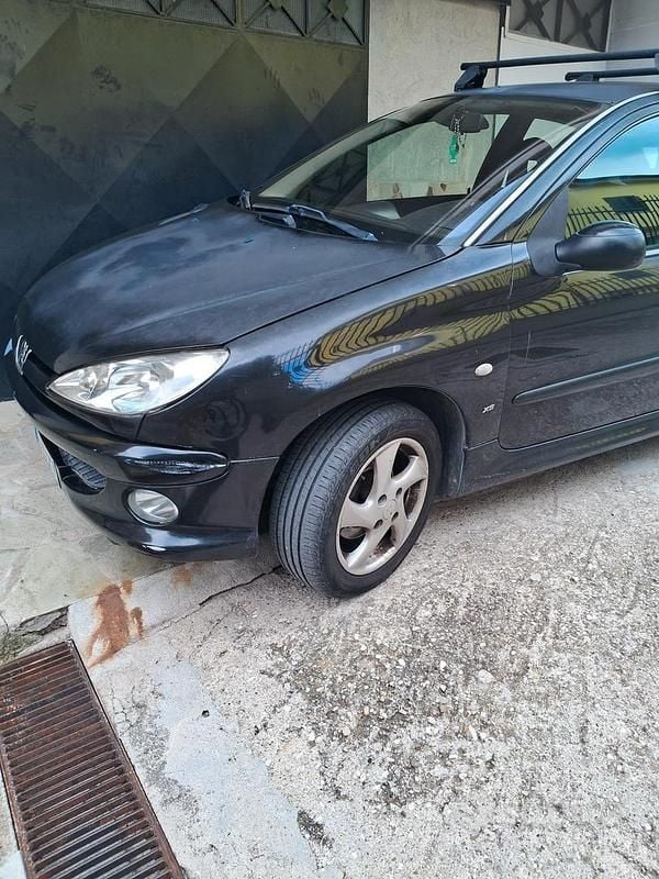 Usata Peugeot 206 88 CV (64 kW) 2004 Nero Berlina