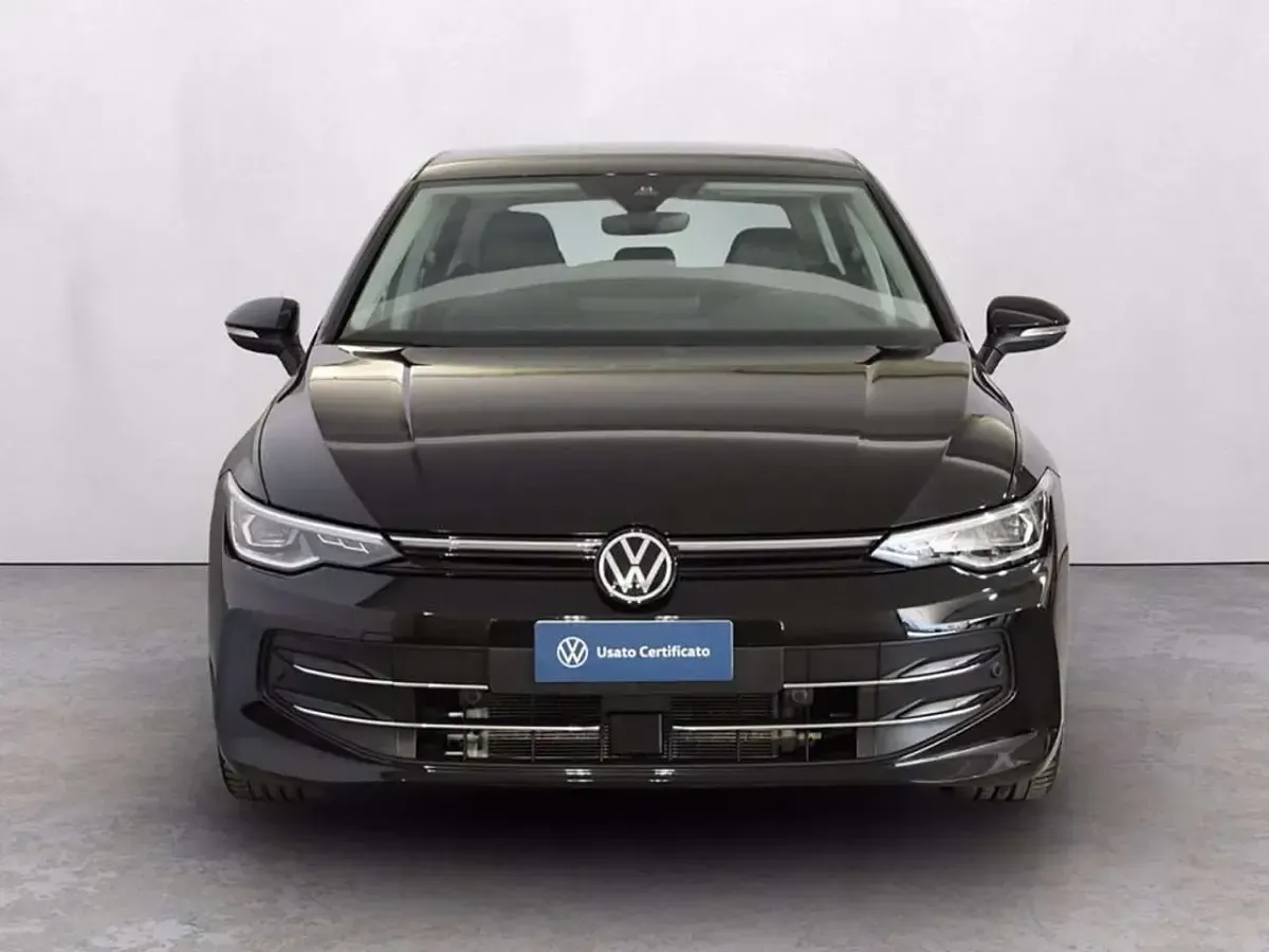 Usata VW Golf VIII Style 150 CV (110 kW) 2025 Grenadill black metallizzato Berlina