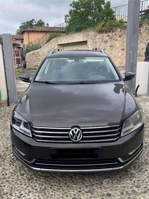 Usata VW Passat 140 CV (102 kW) 2012 Marrone Station wagon
