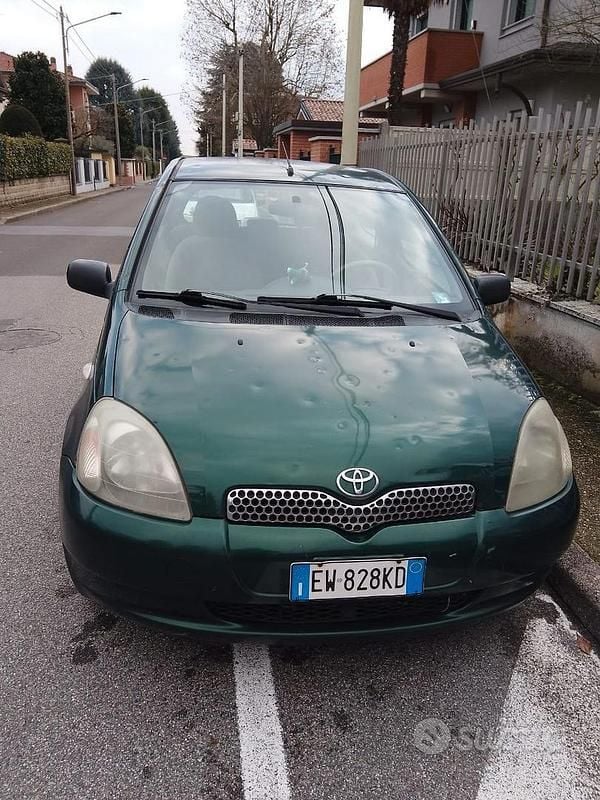 Usata Toyota Yaris 2000 Berlina
