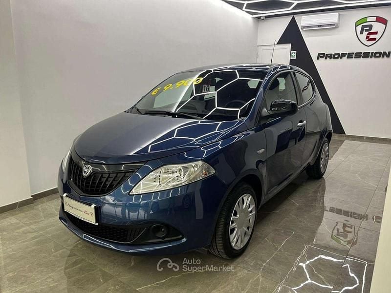 Usata Lancia Ypsilon Gold 69 CV (50 kW) 2023 Blu Utilitaria