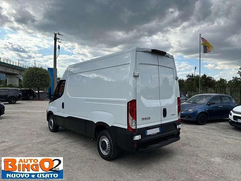 Usata Iveco Daily 116 CV (85 kW) 2019 Bianco Furgone
