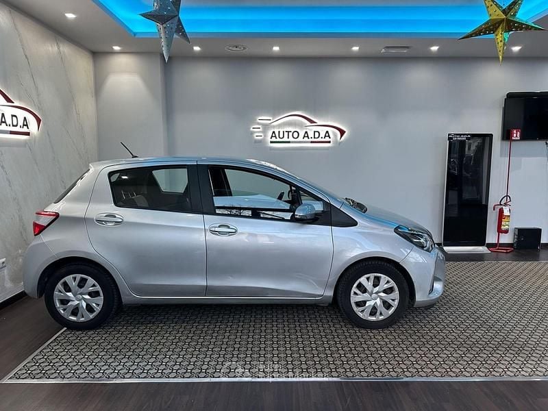 Usata Toyota Yaris Lounge 69 CV (50 kW) 2018 Grigio Berlina