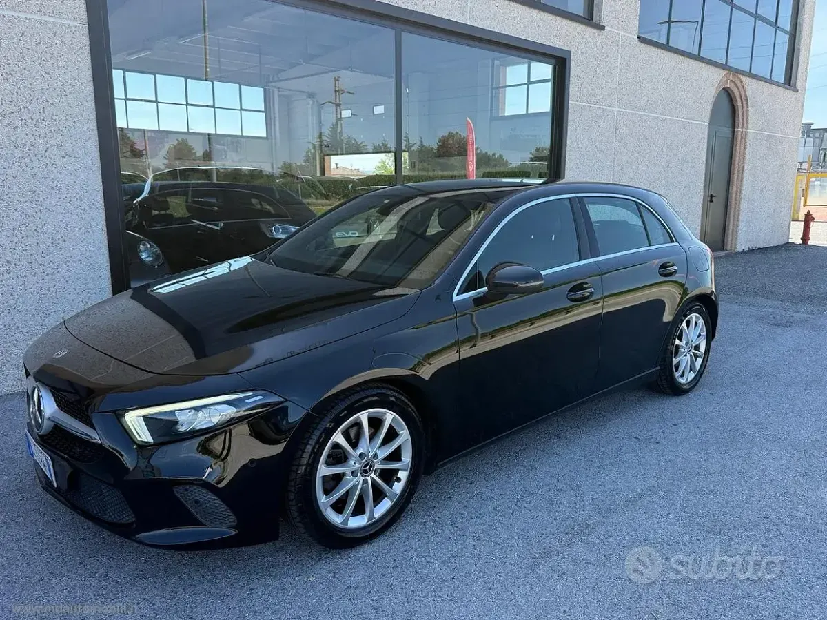 Usata Mercedes A180 116 CV (85 kW) 2020 Nero Berlina