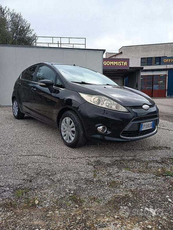 Usata Ford Fiesta 70 CV (51 kW) 2010 Nero Utilitaria