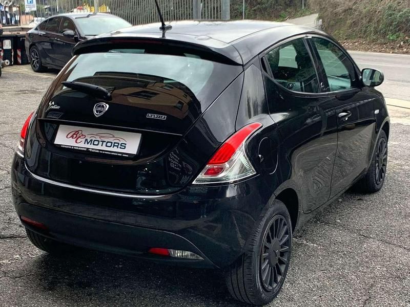 Usata Lancia Ypsilon 69 CV (50 kW) 2021 Nero Utilitaria