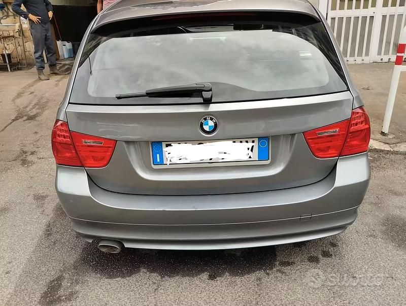 Usata BMW 318 143 CV (105 kW) 2012 Grigio Station wagon