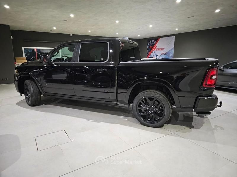 Nuova RAM 1500 424 CV (311 kW) 2025 Nero Pick-up