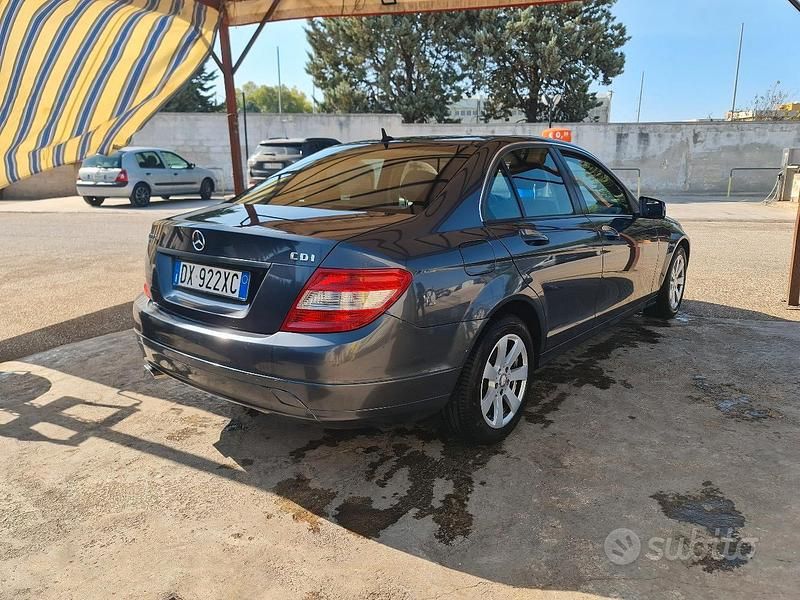 Usata Mercedes C220 170 CV (125 kW) 2009 Grigio Berlina