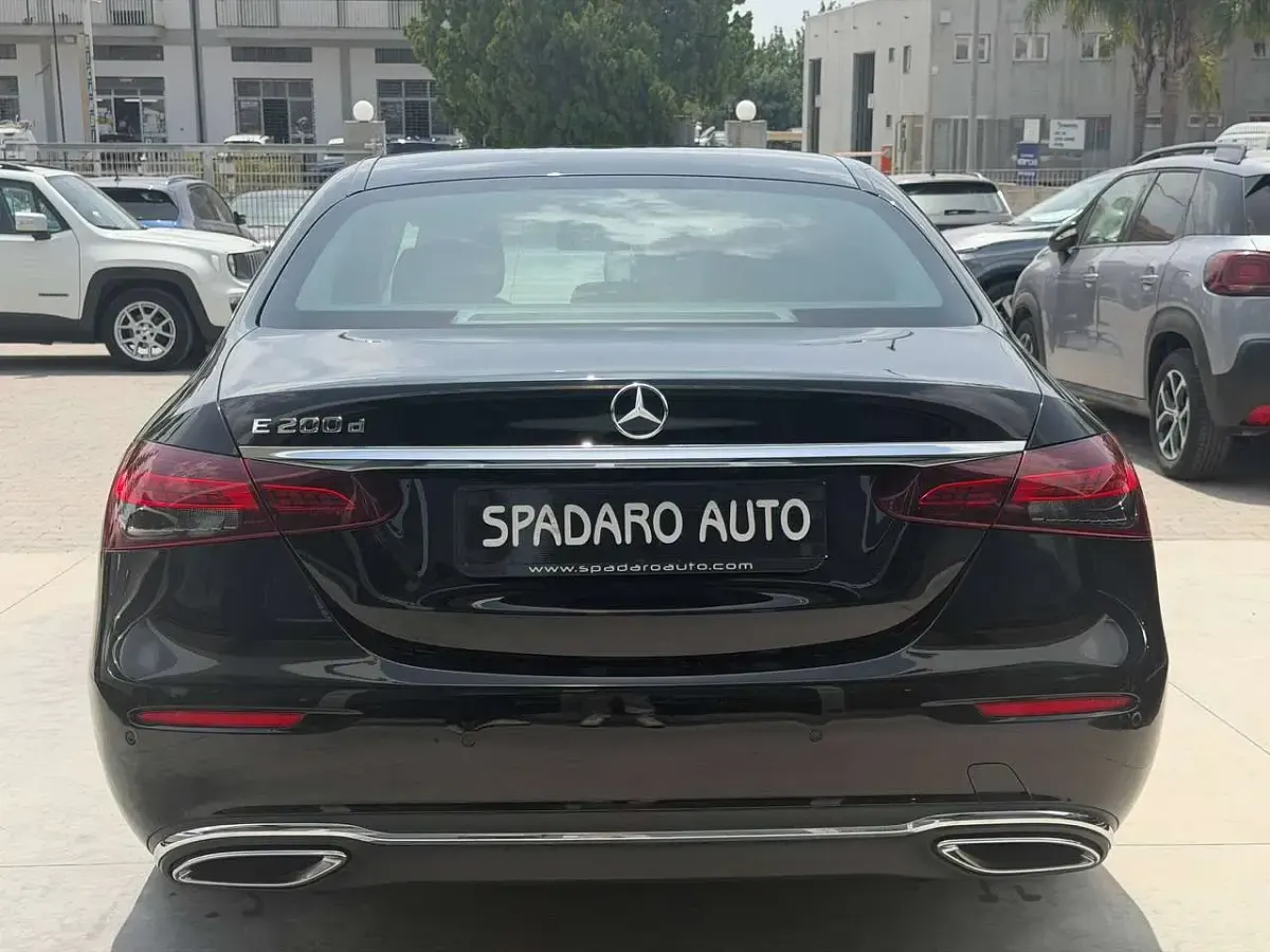 Usata Mercedes E200 Premium Plus 160 CV (117 kW) 2022 Nero Berlina