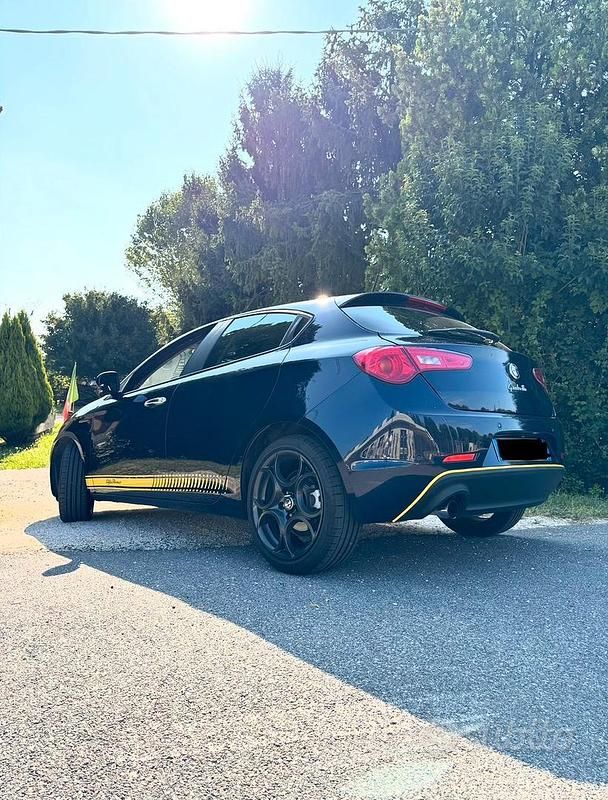 Usata Alfa Romeo Giulietta 105 CV (77 kW) 2012 Blu Utilitaria