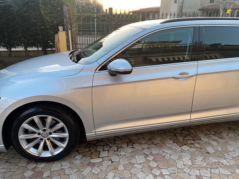 Usata VW Passat 150 CV (110 kW) 2019 Grigio Station wagon