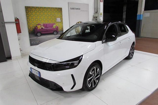 Usata Opel Corsa 101 CV (74 kW) 2025 Bianco tetto nero Utilitaria