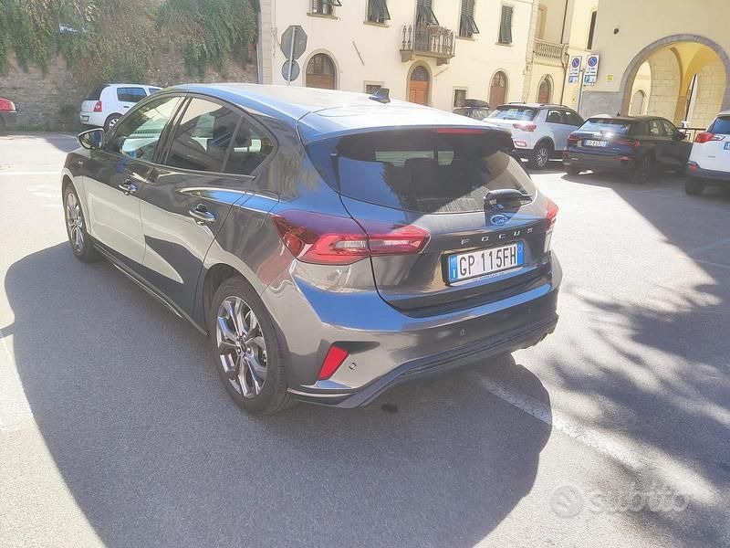 Usata Ford Focus ST-Line 125 CV (91 kW) 2023 Grigio Utilitaria
