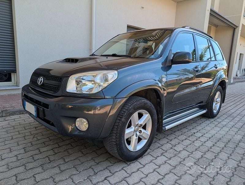 Usata Toyota RAV4 Sol 116 CV (85 kW) 2005 Grigio SUV