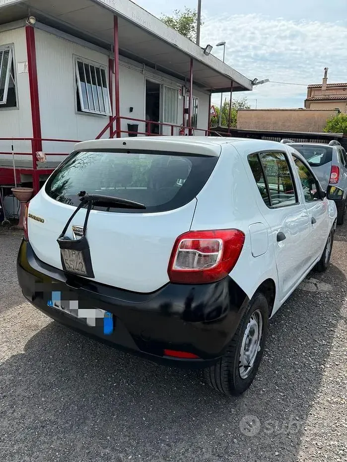 Usata Dacia Sandero Lauréate 72 CV (52 kW) 2013 Bianco Berlina