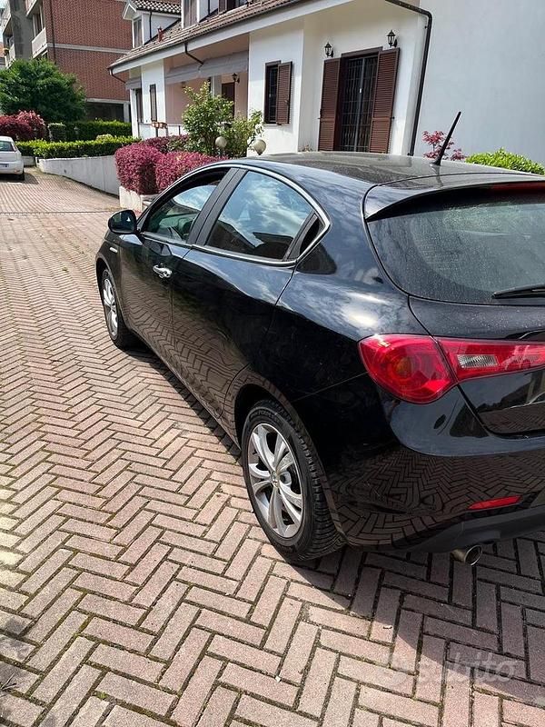 Usata Alfa Romeo Giulietta 120 CV (88 kW) 2013 Nero Utilitaria