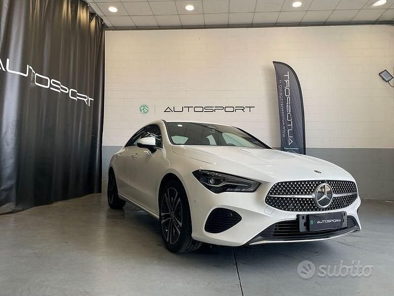 Bianco Usata 2024 Mercedes 180 Tre volumi | 30.900 € (Super prezzo) - Immagine 1/4