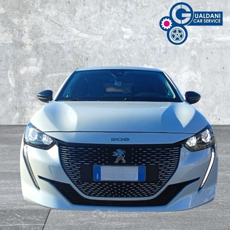 Usata Peugeot e-208 Allure 100 kW (136 CV) 2022 Bianco Utilitaria
