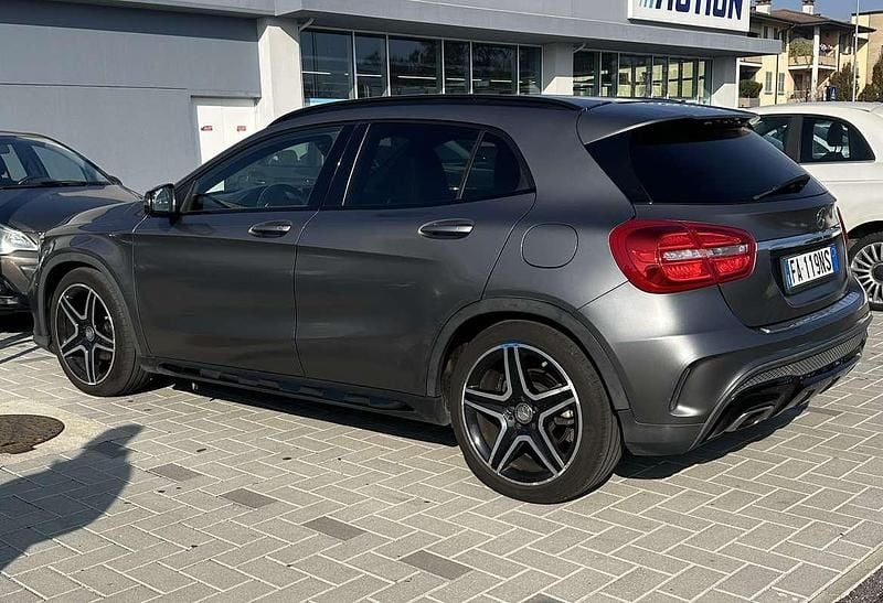 Usata Mercedes GLA200 AMG 136 CV (100 kW) 2015 Grigio SUV