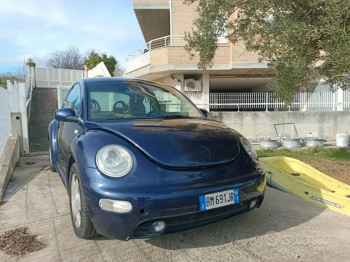 Usata VW New Beetle 90 CV (66 kW) 2000 Blu Utilitaria