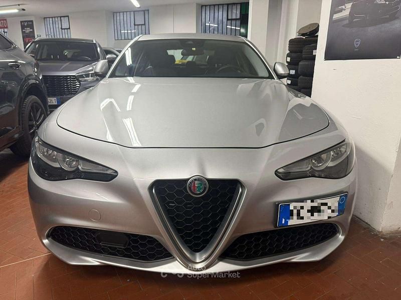 Usata Alfa Romeo Giulia Super 150 CV (110 kW) 2018 Argento Berlina