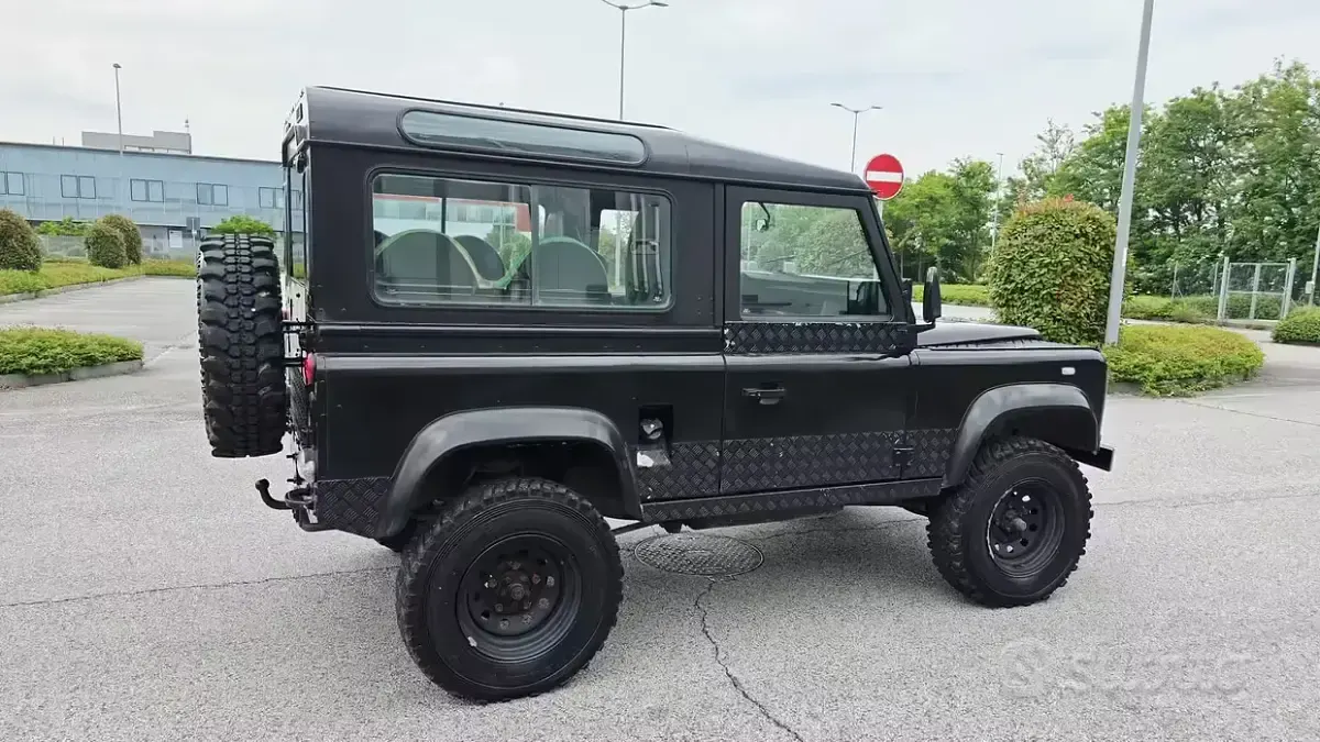 Usata Land Rover Defender 86 CV (63 kW) 1990 SUV