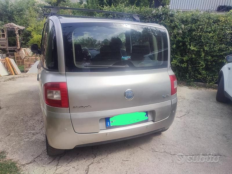 Usata Fiat Multipla 103 CV (75 kW) 2004 Grigio Monovolume