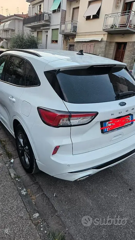 Usata Ford Kuga 120 CV (88 kW) 2023 Bianco SUV